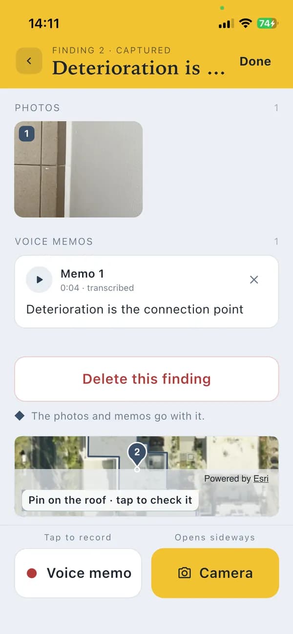 A finding on the iPhone: a photo, a transcribed voice memo and its pin on the aerial map.